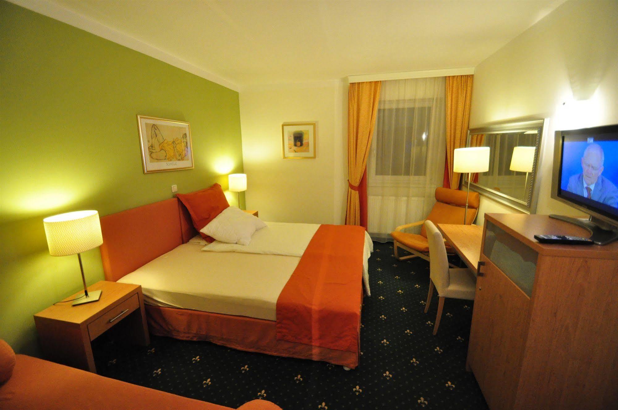 Hotel Kreuzwirt Engerwitzdorf Buitenkant foto